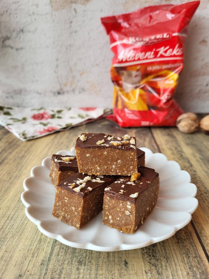 Čokoladni kolač od keksa (bez pečenja) 