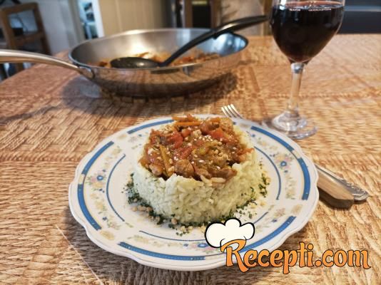 Pirinač sa svinjskim mesom i povrćem