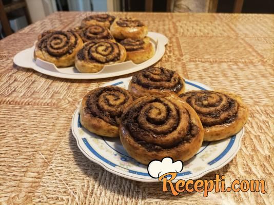 Pužići sa sirom i čokoladom