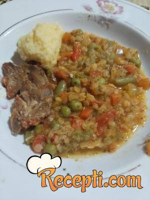 Varivo od povrća i crvenog sočiva