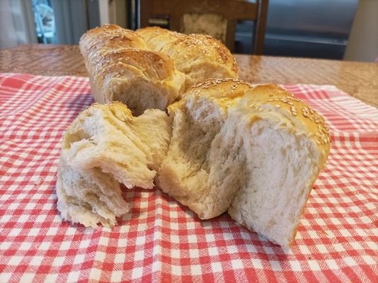 Lisnati hleb sa surutkom