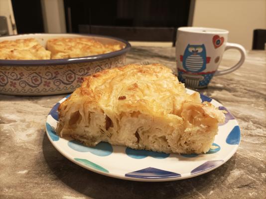 Pita sa sirom i kupovnim korama