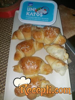 Kiflice sa čvarcima i sirom