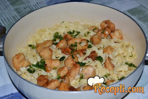 Piletina Ženeva sa Alfredo umakom