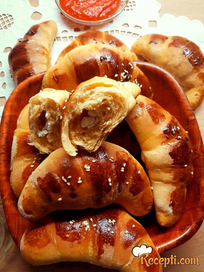 Kifle ajvaruše punjene sirom