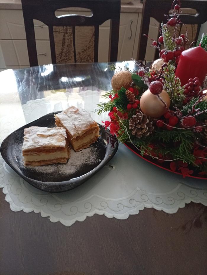 Kolač sa grizom i jabukama