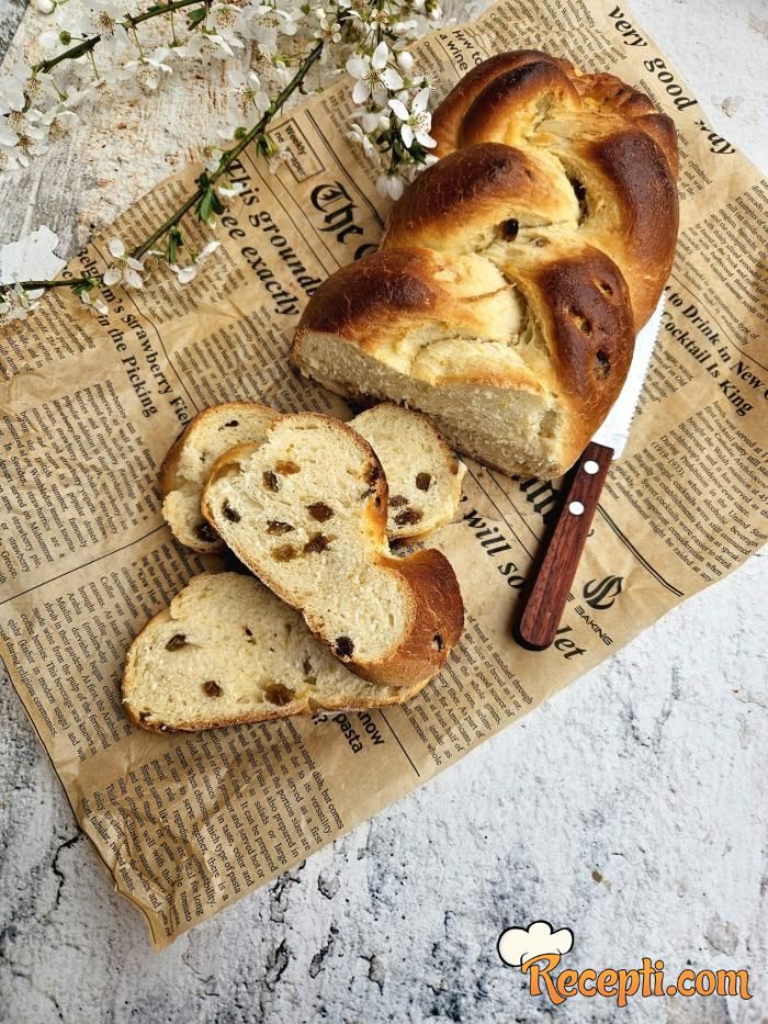 Mekane, mirisne pletenice sa suvim grožđem Mekane, mirisne pletenice sa suvim grožđem