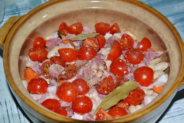 Zapečen pijani pasulj sa piletinom i paradajzom Zapečen pijani pasulj sa piletinom i paradajzom