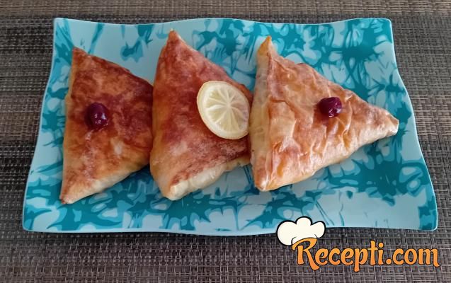 Trouglovi sa višnjama