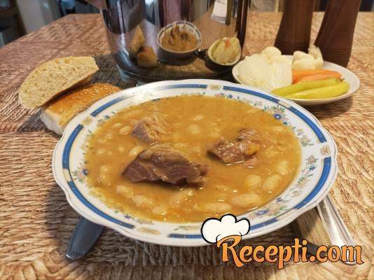 Pasulj sa suvim mesom, bez zaprške