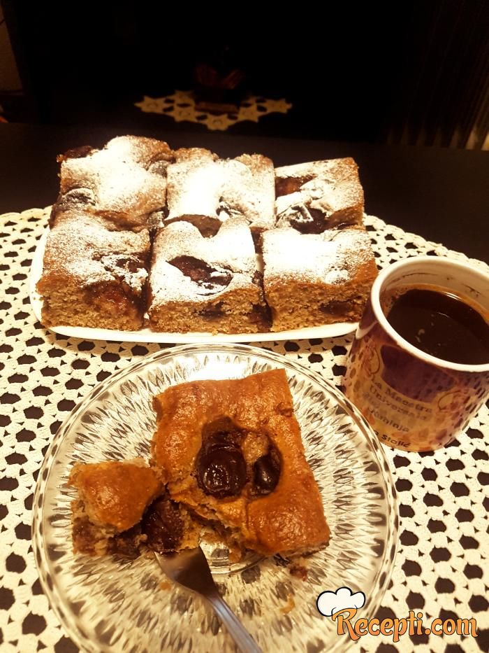Kolač sa svežim šljivama
