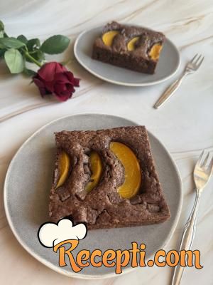 Čokoladni brownie sa breskvama