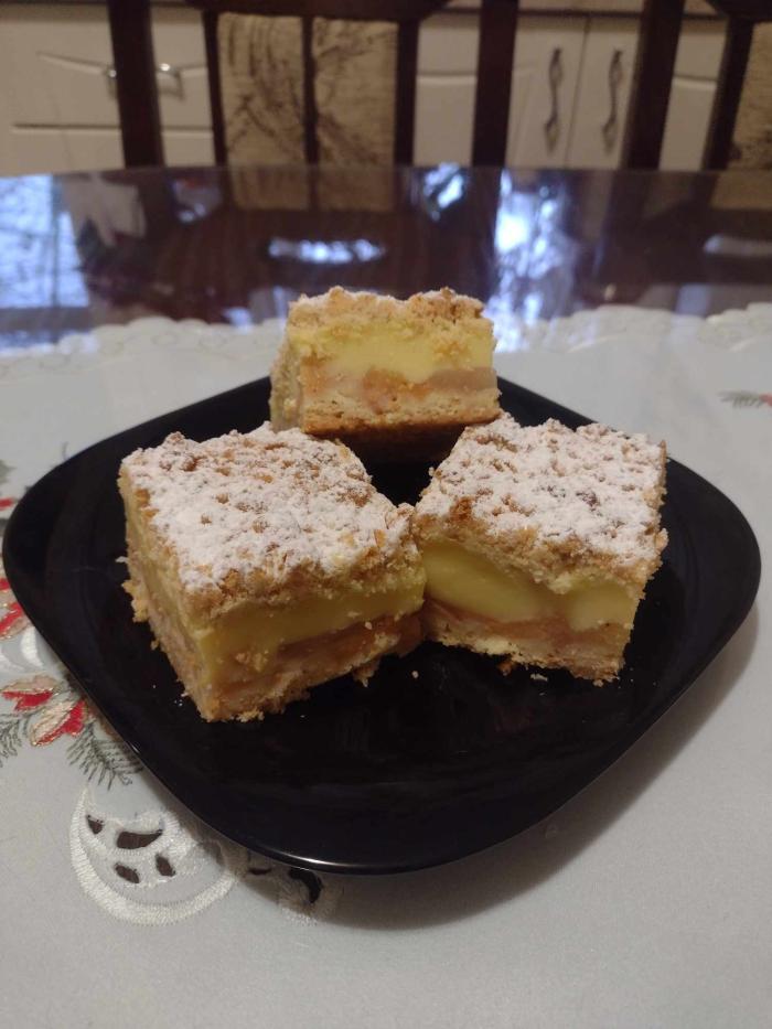 Pita sa jabukama i kremom Pita sa jabukama i kremom