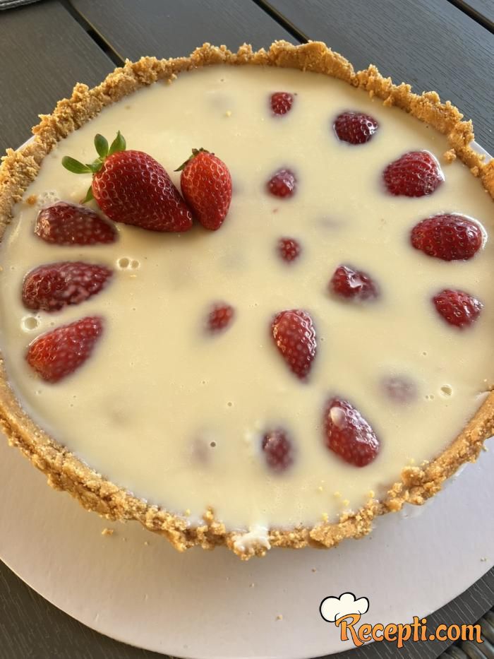 Tart sa svežim jagodama