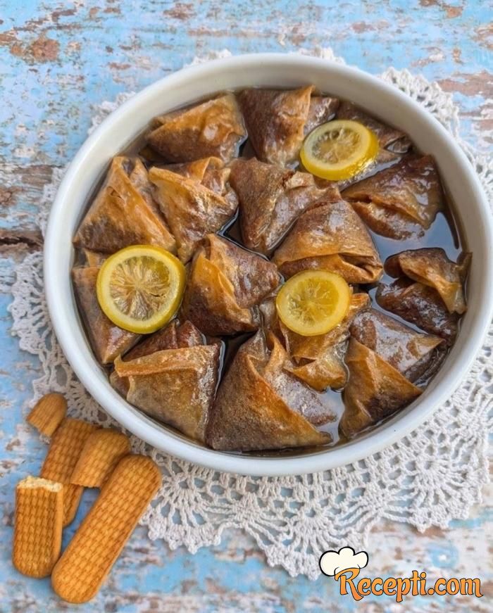 Baklava sa keksom u trouglićima