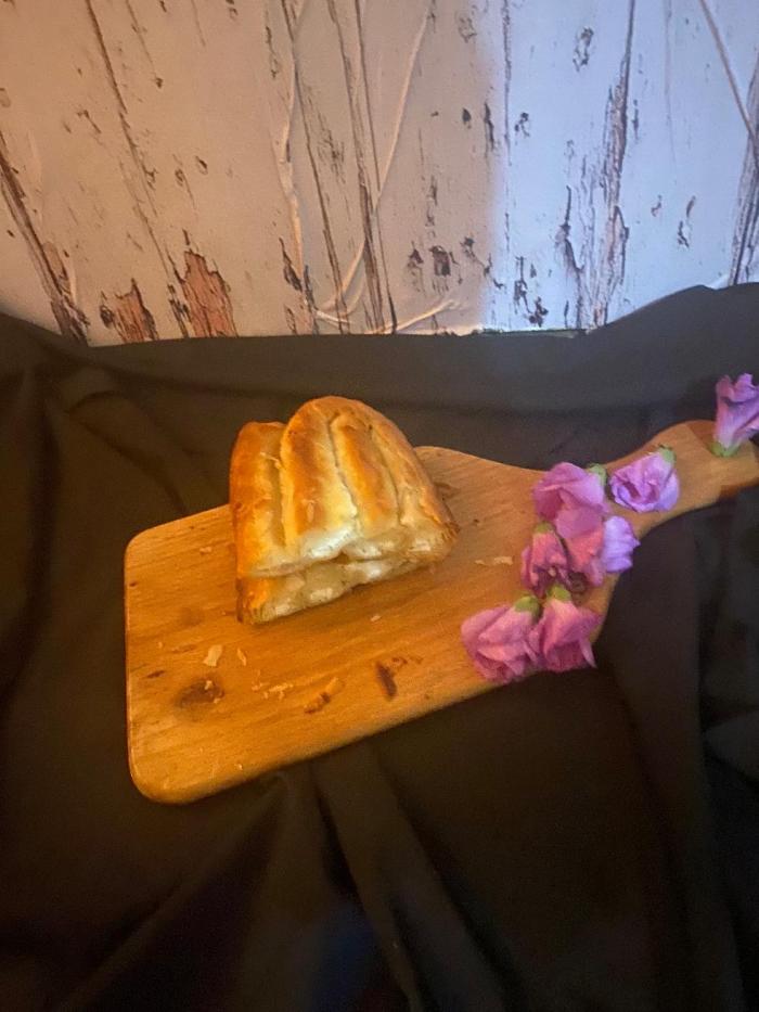 Pita sa kajmakom i sirom 