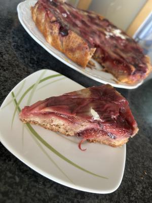 Prevrnut kolač sa šljivama