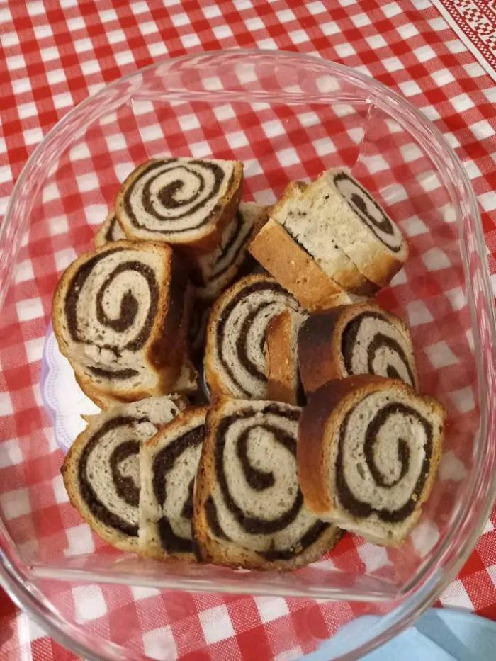 Posna šrudla sa čajem i makom