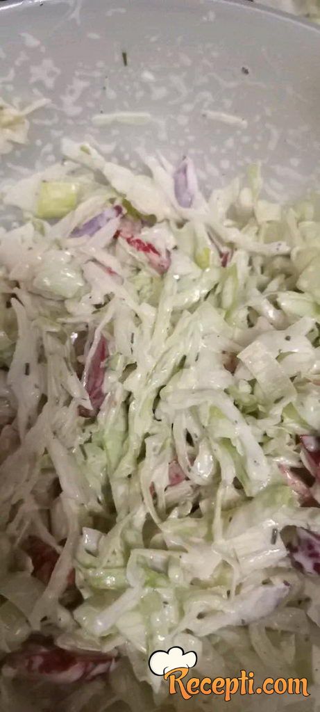 Obogaćena kupus salata