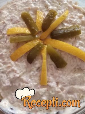 Salata sa kikirikijem i sirom