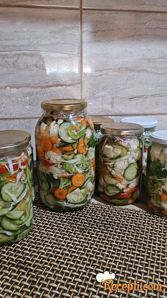 Mešana salata (5)