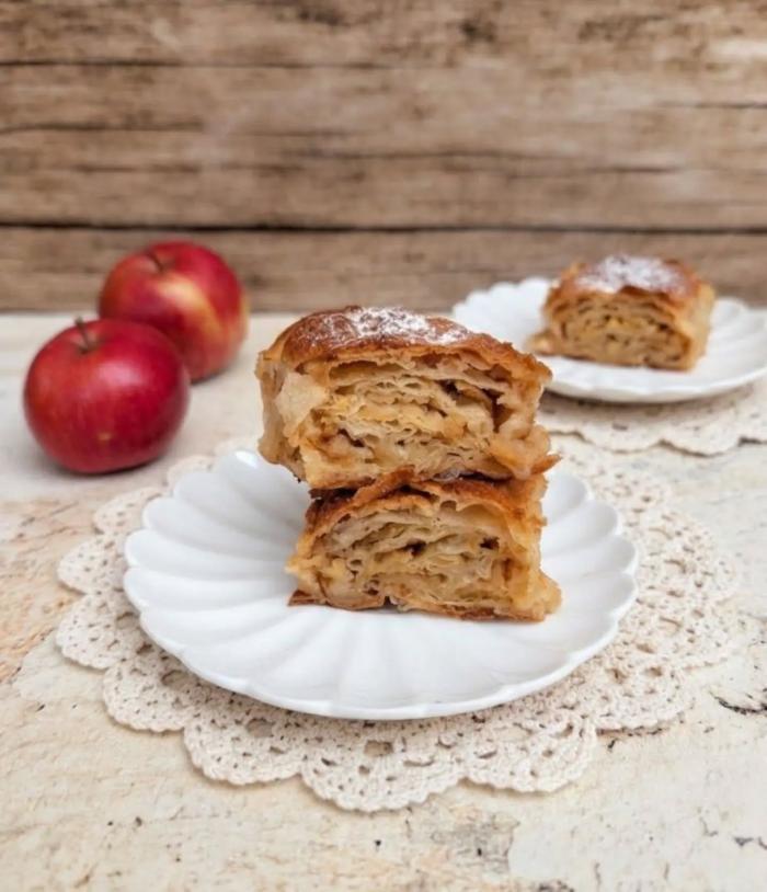Zalivena pita sa jabukama Zalivena pita sa jabukama