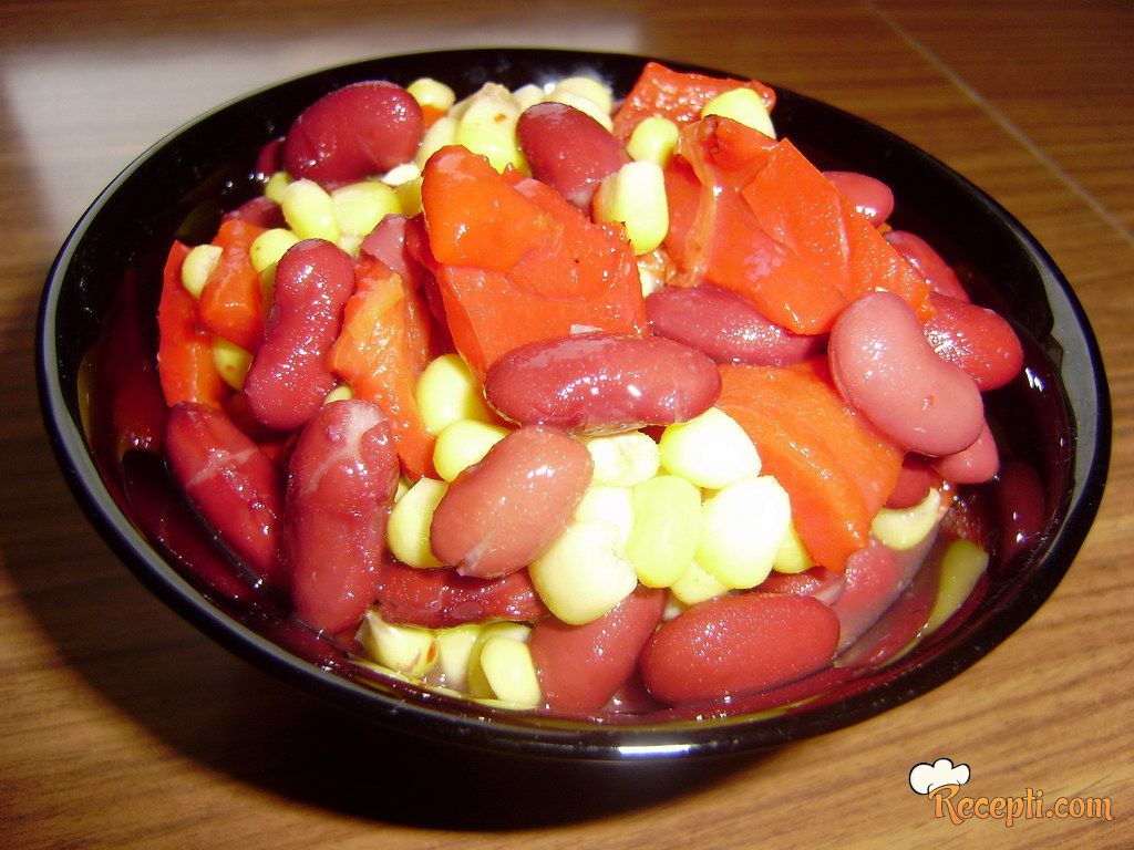 Šarena salata sa pasuljem i kukuruzom