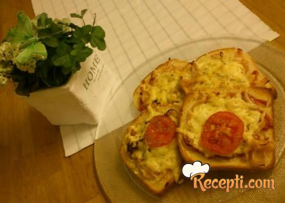 Topli pizza-sendviči