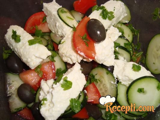 Grčka salata sa feta sirom