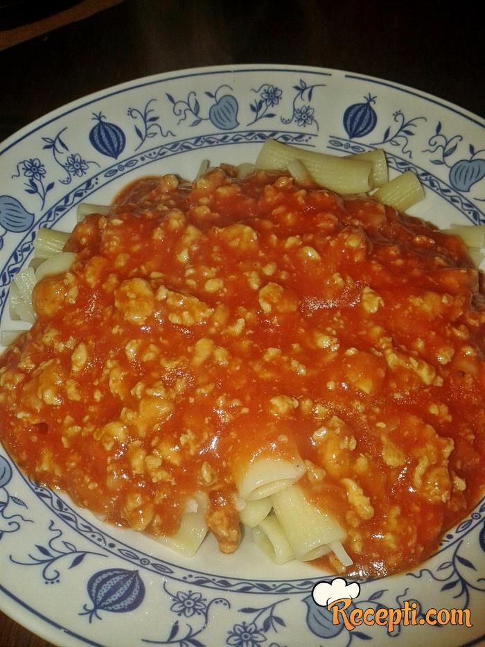 Makarone sa mlevenim mesom i paradajz sosom