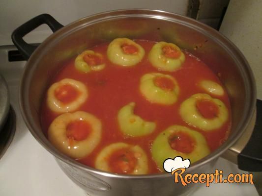 Punjena, posna, paprika u paradajz sosu