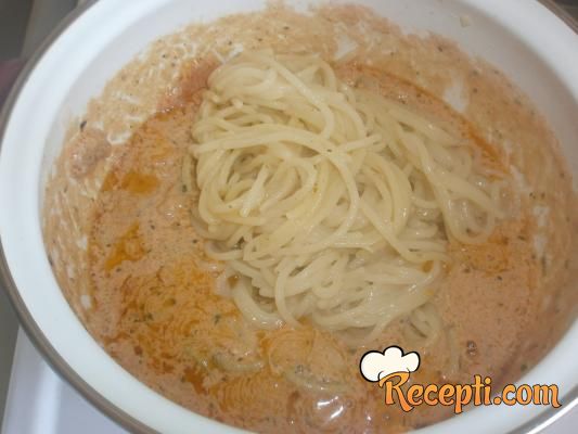 Špagete u sosu sa povrćem