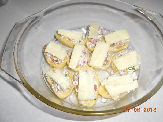 Polutke krompira sa feta sirom