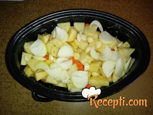 Zapečeno povrće sa suvim rebrima
