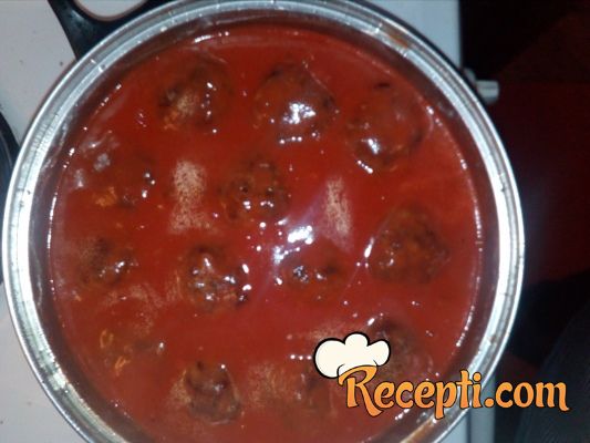 Ćufte u sosu od paradajza i pire krompir