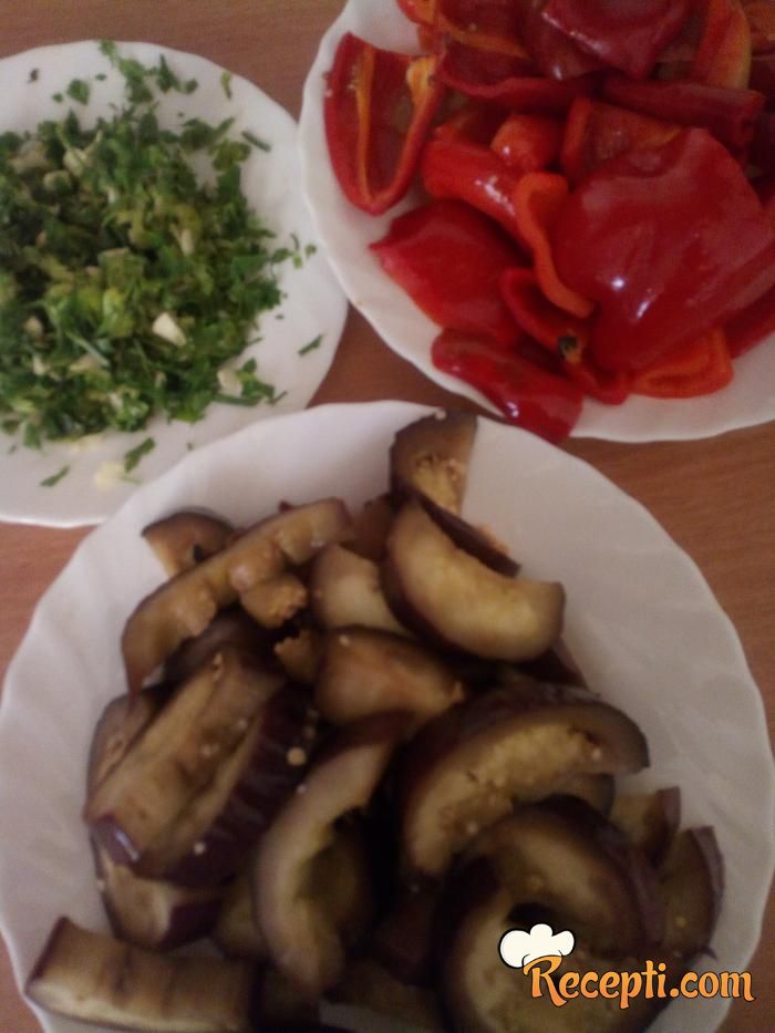 Salata od plavog patlidžana i paprika za zimu