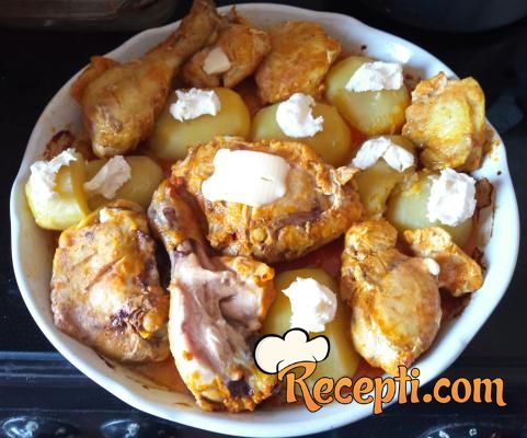 Pikantna piletina i krompir sa puterom i kajmakom