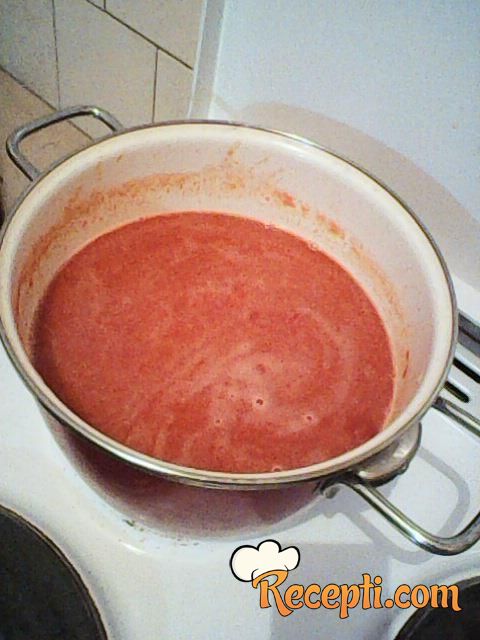 Ćufte u paradajz sosu sa domaćom testeninom