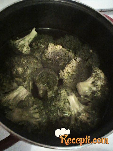 Piletina sa sosom od brokolija
