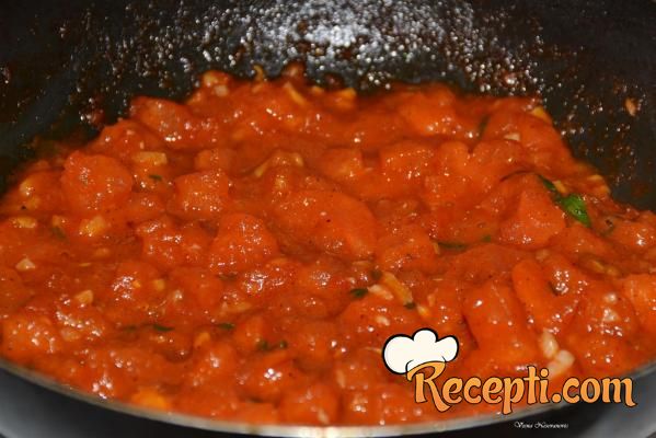 Pečeni patlidžan sa paradajzom, piletinom i sirom