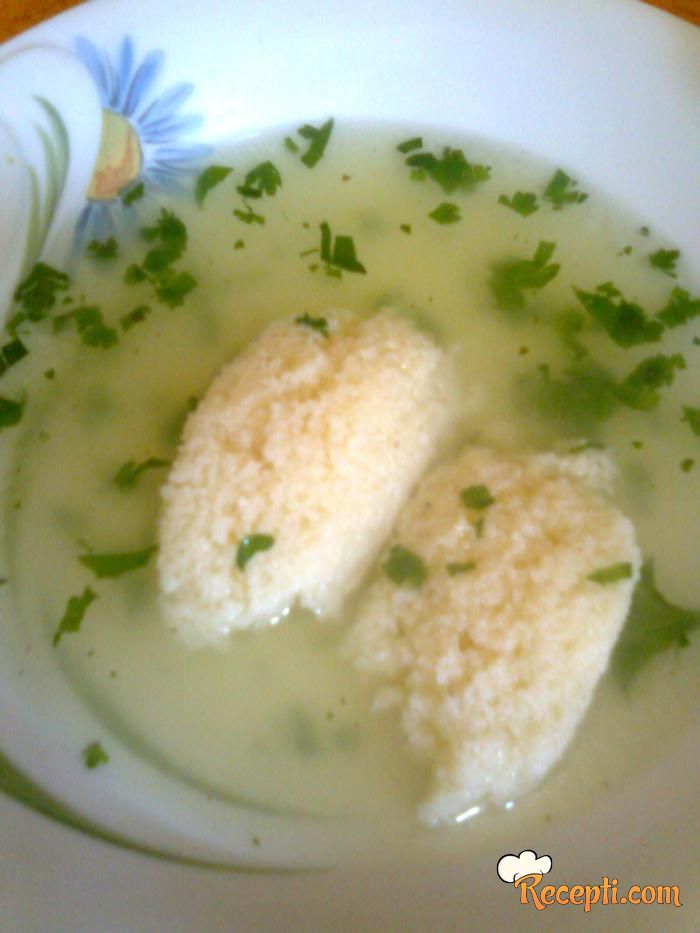 Domća supa sa griz knedlama