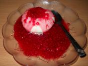 Panna cotta sa prelivom od malina