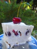 Bele kocke sa višnjama