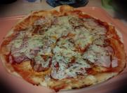 Pizza (pečenica, kulen)