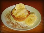 Slatke korpice sa belom kafom i bananom