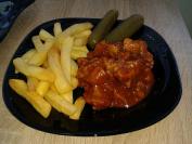 Svinjski gulaš sa pomfritom