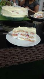 Torta sa piškotama i malinama