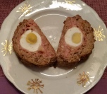 Mesni rolat sa jajima i šunkom