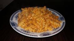 Pasta sa tunjevinom u paradajz sosu