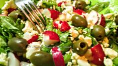 Salata od rukole, rotkive i sira